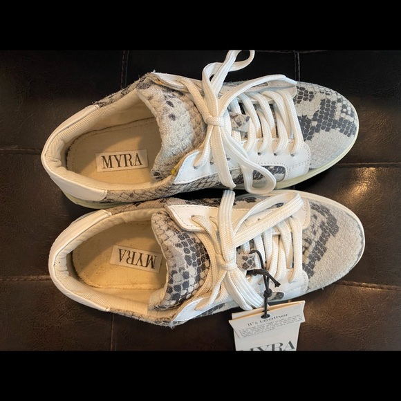 Myra Bag Leather Snakeskin Print Sneakers Size 6 NWT - Picture 4 of 9